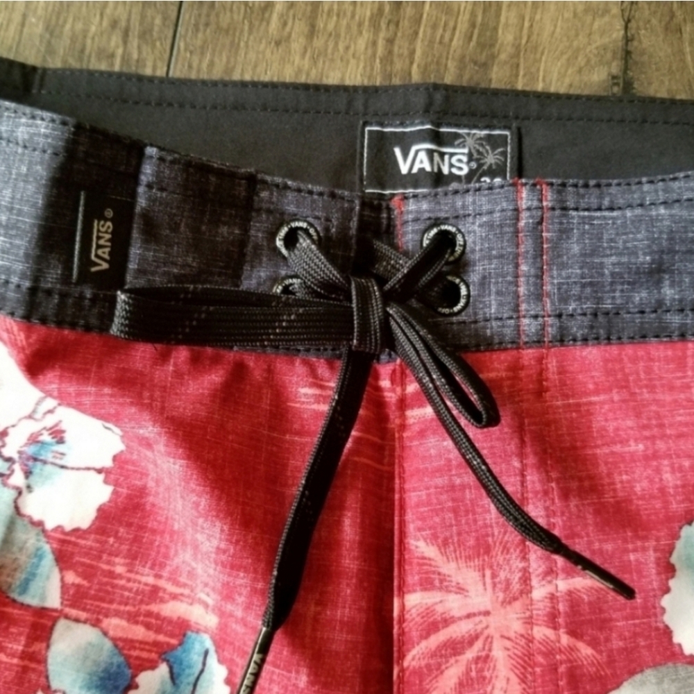 Vans HAWAII FLORAL Men 34 inch BOARDSHORTS Swim Trunks Red 042025 - Picture 5 of 7